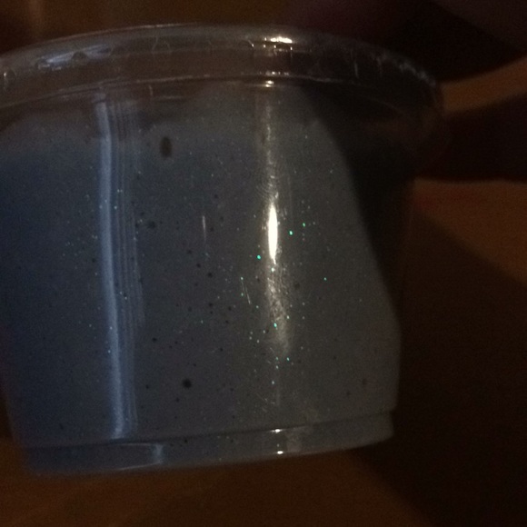 Blue glitter slime - Picture 2 of 3